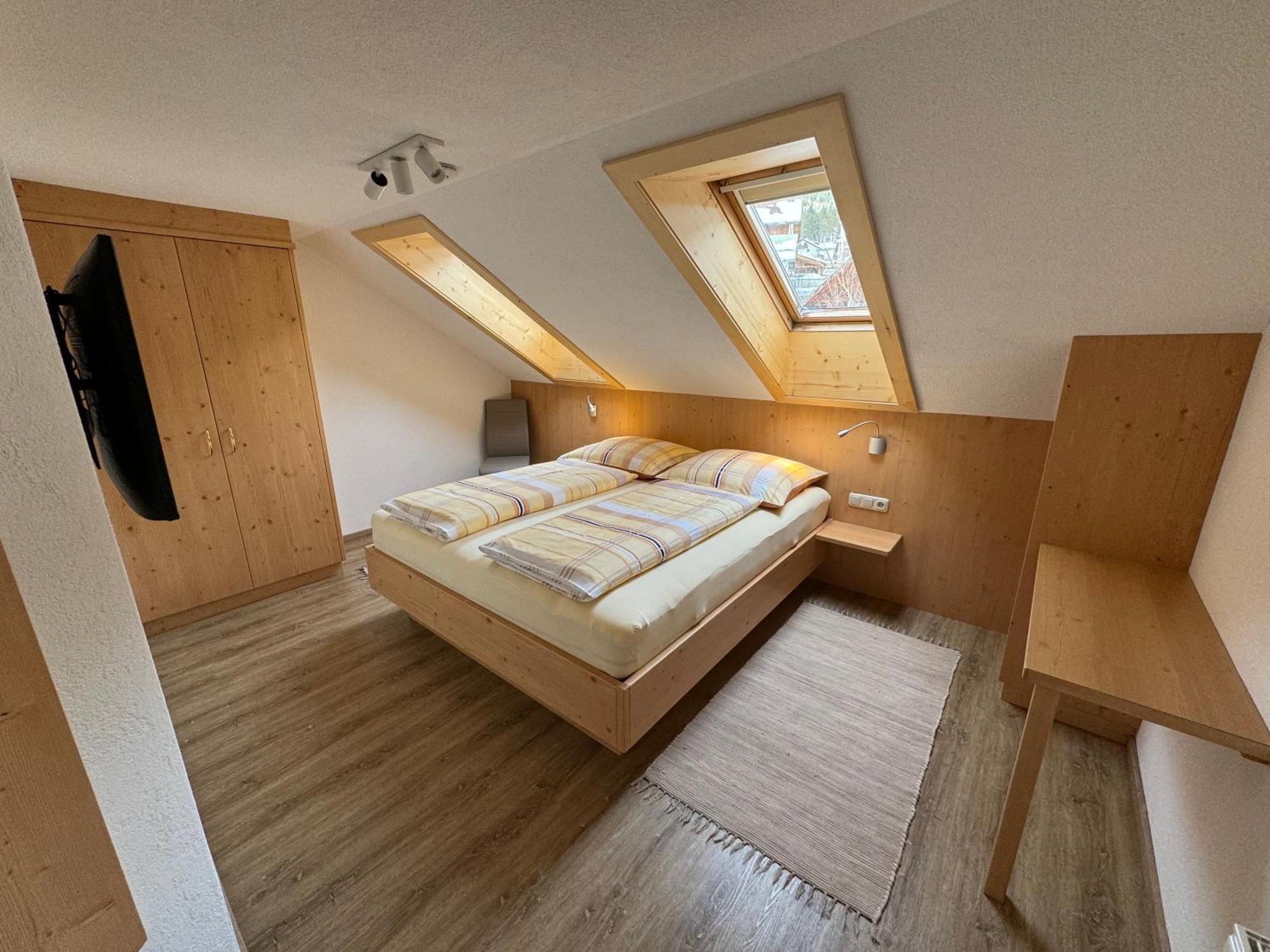 Haus St. Bernard Apartment Pettneu am Arlberg Exterior photo
