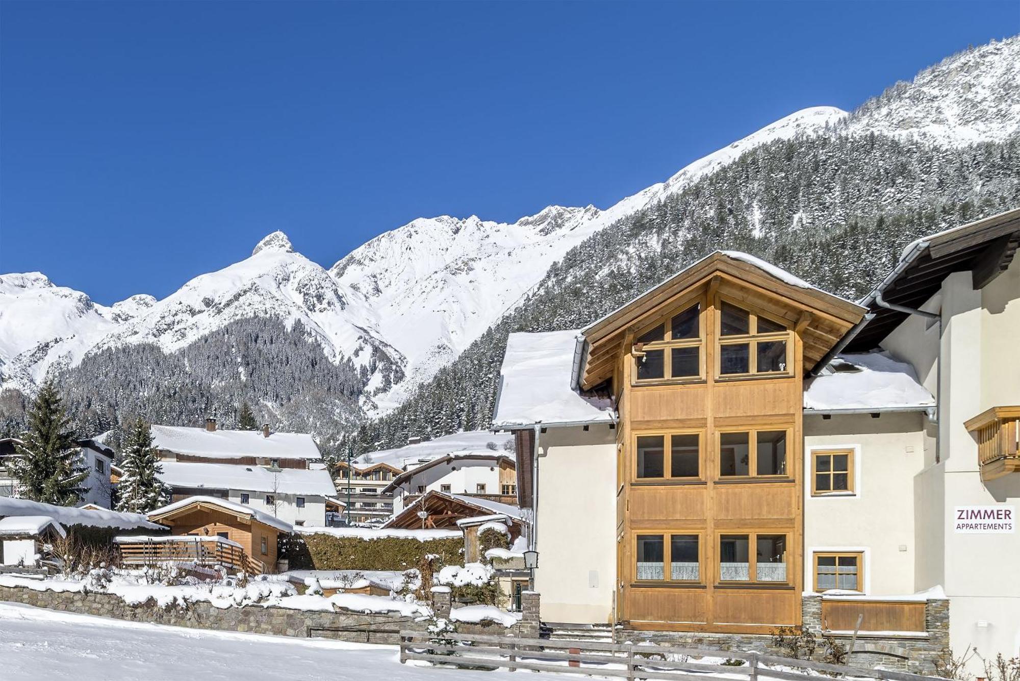 Haus St. Bernard Apartment Pettneu am Arlberg Exterior photo